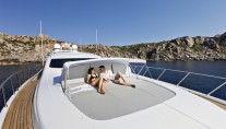 Motor yacht KAWAI -  Sunpads forward